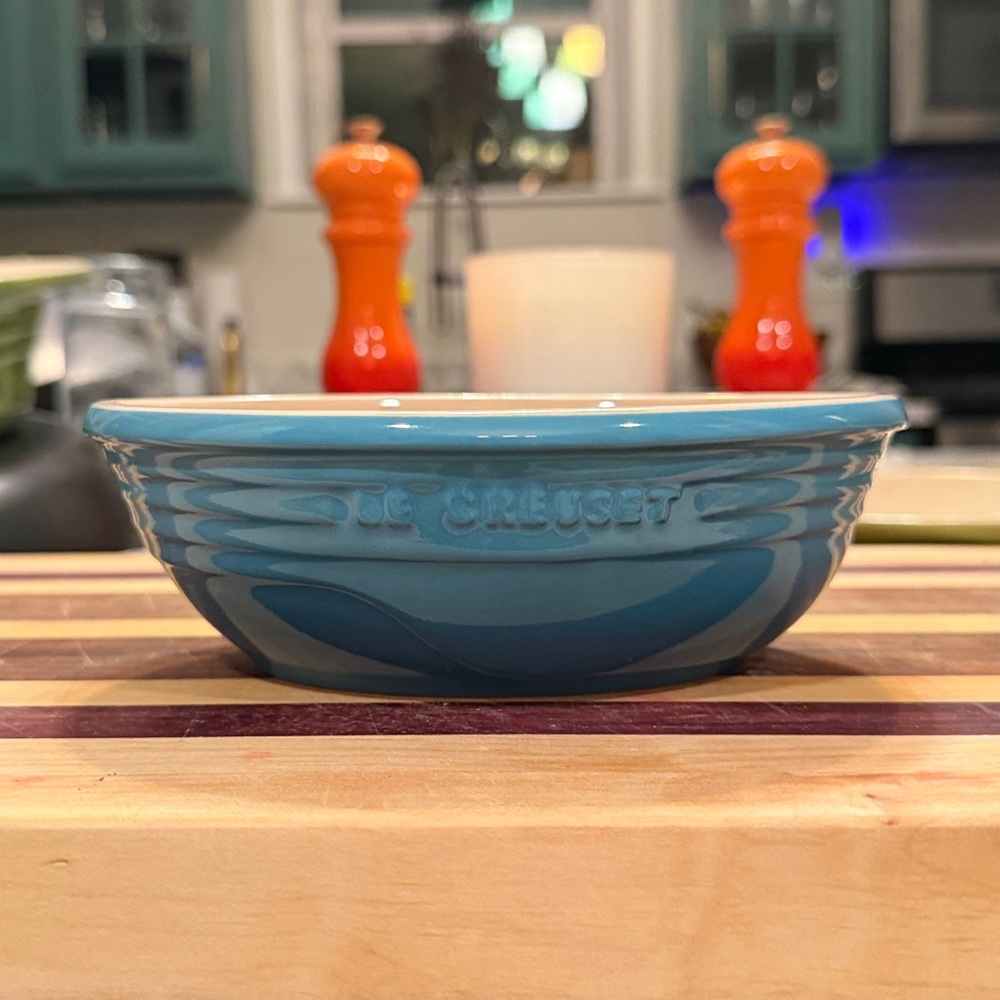 Le Creuset Small Oval Serving Bowl in Caribbean - DISCONTINUED COLOR!!!